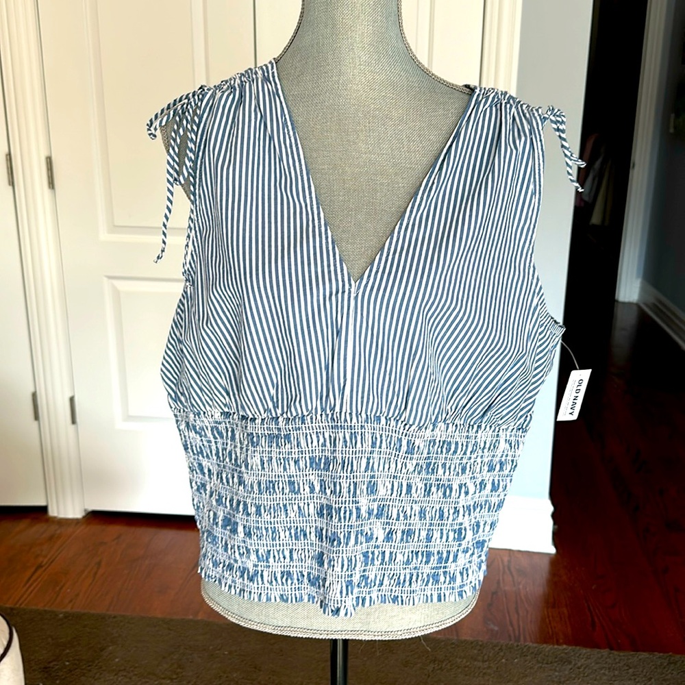 NWT Old Navy Blue and white fstriped Top. Fitted. Size XL